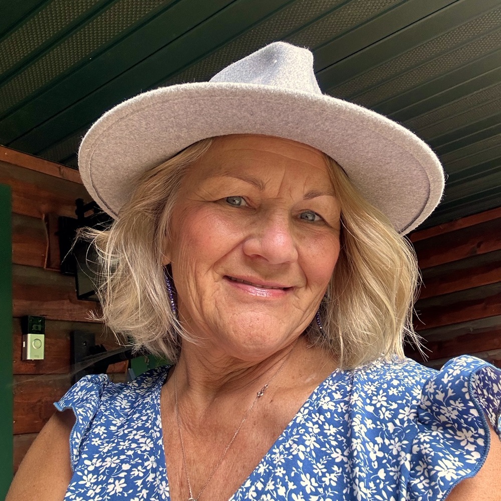 Meet your Posher, Marianne